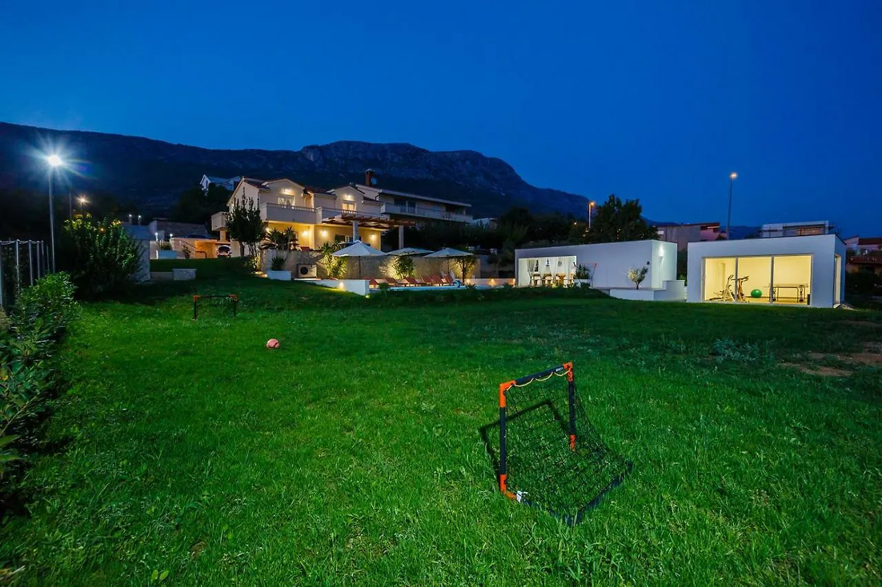 Sun-Kissed Luxury Mediterranean Villa Kastela 0*,